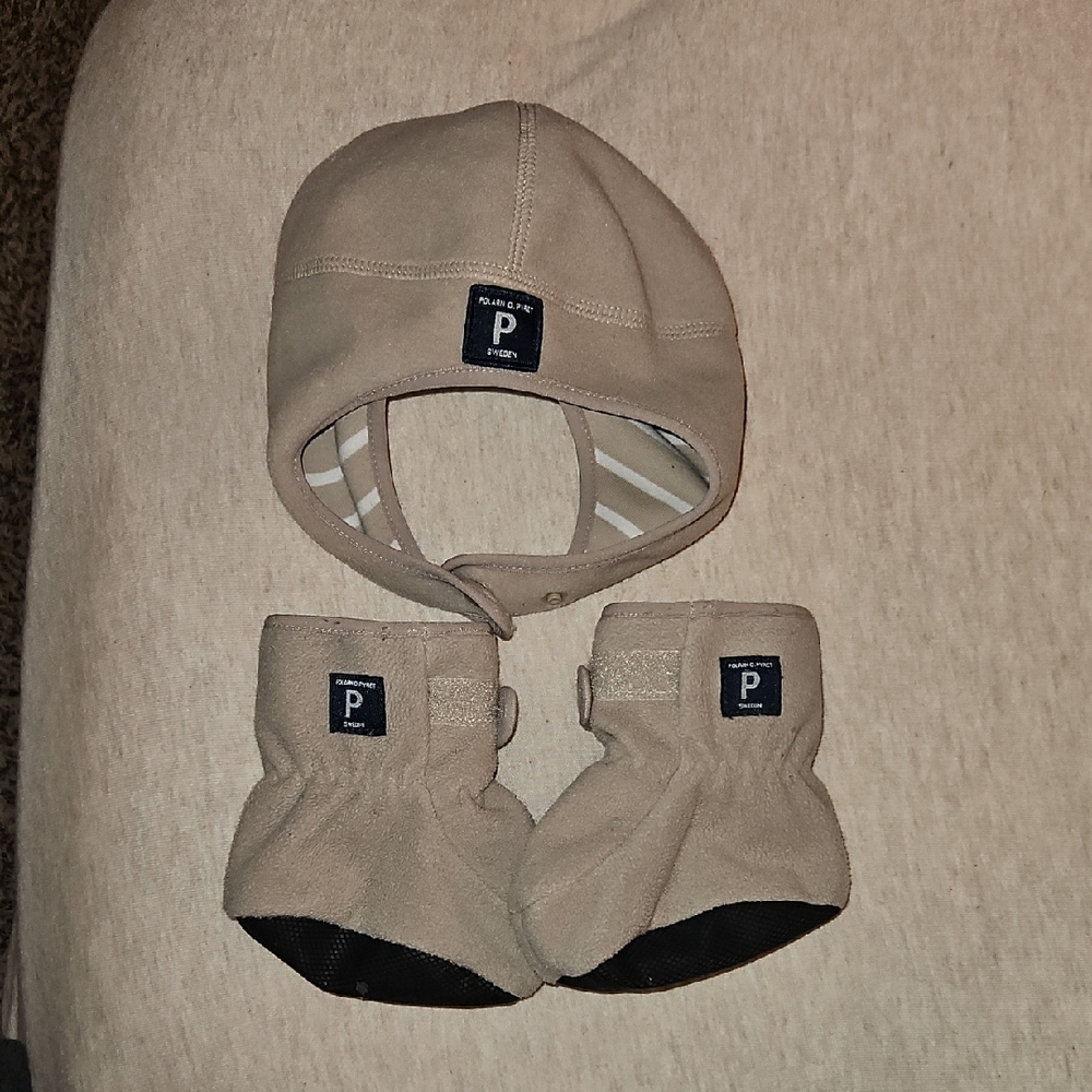 Polarn O. Pyret Beige Kids Hat and Booties Set
